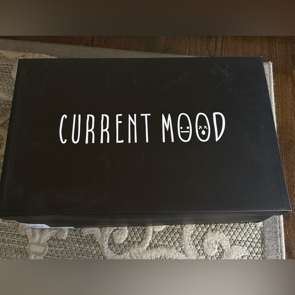 DollsKill | NWB Current Mood Bratz Y2K Platform Yasmin Brown Fur Boots - Picture 6 of 9